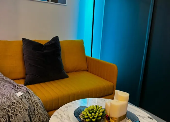 Evergreen Suite- 1 Bed 1 Sofa Bed, Light Sync Tv Manila