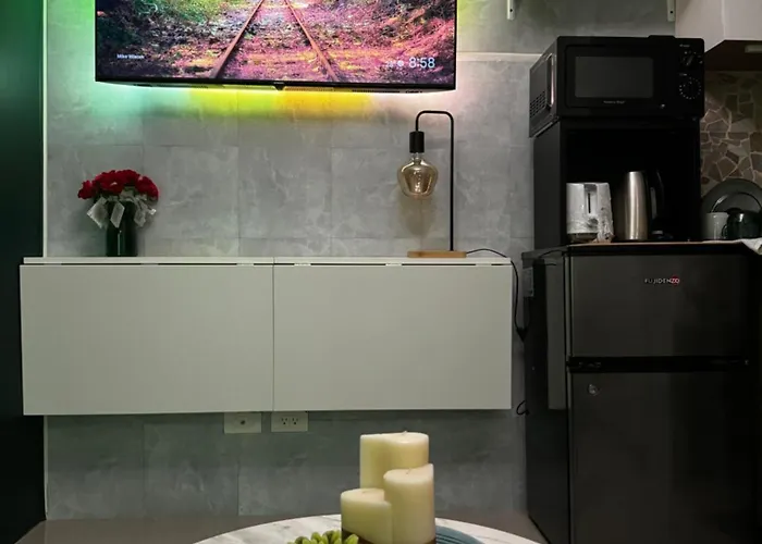 Evergreen Suite- 1 Bed 1 Sofa Bed, Light Sync Tv * Manila