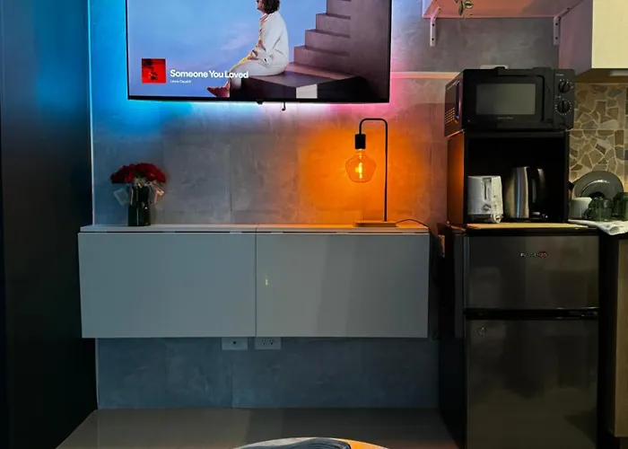 Evergreen Suite- 1 Bed 1 Sofa Bed, Light Sync Tv *